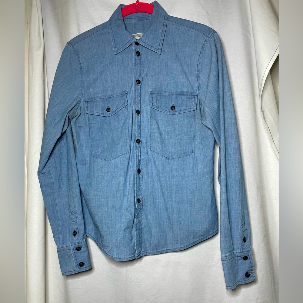 Zara Woman Chambray Blue Button-Up Shirt w Black Buttons and 2 Pockets Size M